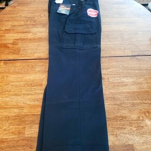 Duckies Cargo Work Pant. Bkack. Regular fit with active waist.
